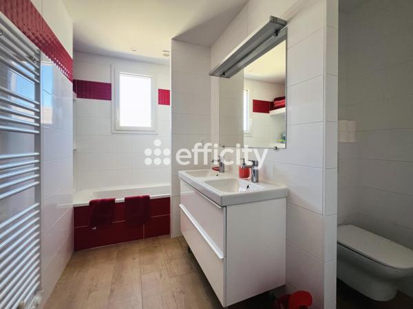 Maison
         7 pièces
        - 250 m² 995 000 € *