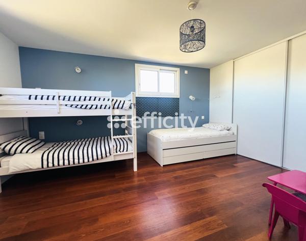 Maison
         7 pièces
        - 250 m² 995 000 € *
