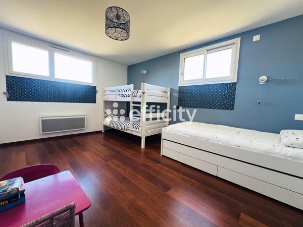 Maison
         7 pièces
        - 250 m² 995 000 € *