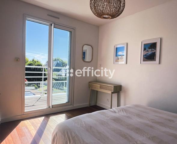 Maison
         7 pièces
        - 250 m² 995 000 € *