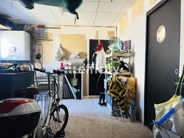 Maison
         7 pièces
        - 250 m² 995 000 € *