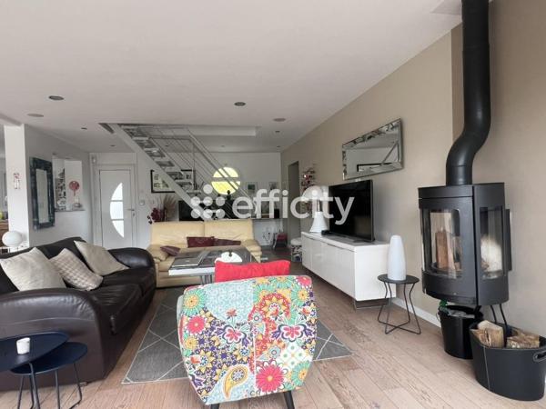 Maison
         7 pièces
        - 250 m² 995 000 € *