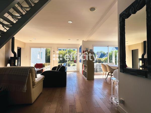 Maison
         7 pièces
        - 250 m² 995 000 € *