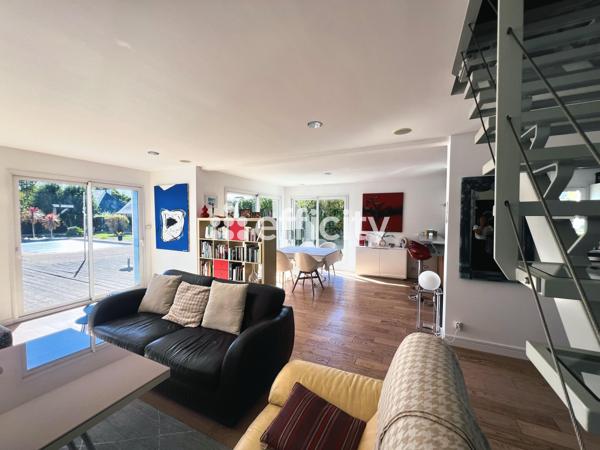Maison
         7 pièces
        - 250 m² 995 000 € *