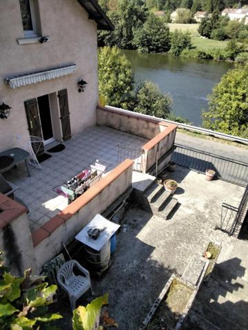 Maison avec rez commercial + fonds