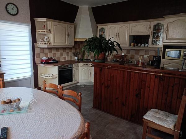 Maison avec rez commercial + fonds