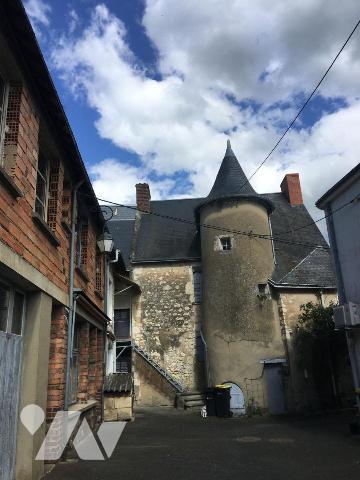 MAISON DE BOURG ATYPIQUE - ANCIEN MAGASIN AU CHARME HISTORIQUE - FORT POTENTIEL ! 
Au coeur du...