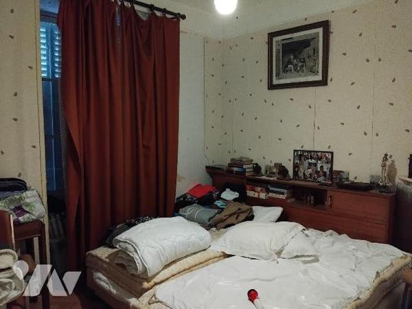 MAISON DE BOURG ATYPIQUE - ANCIEN MAGASIN AU CHARME HISTORIQUE - FORT POTENTIEL ! 
Au coeur du...