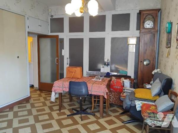 MAISON DE BOURG ATYPIQUE - ANCIEN MAGASIN AU CHARME HISTORIQUE - FORT POTENTIEL ! 
Au coeur du...