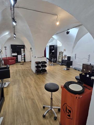 La valentine (13011) Local commercial+Bureau +appartement