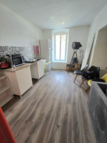 La valentine (13011) Local commercial+Bureau +appartement