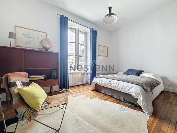 Propriété familiale à vendre en centre ville de Chateau-gontier - 217m2 et 7 chambres - 670m2 de terrain avec piscine !