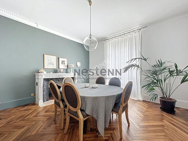 Propriété familiale à vendre en centre ville de Chateau-gontier - 217m2 et 7 chambres - 670m2 de terrain avec piscine !