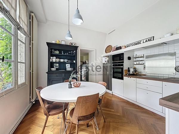 Propriété familiale à vendre en centre ville de Chateau-gontier - 217m2 et 7 chambres - 670m2 de terrain avec piscine !