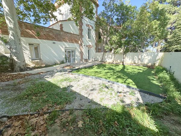 THUIR - Maison rénovée 8 pièces 193 m² - jardin, piscine et garage