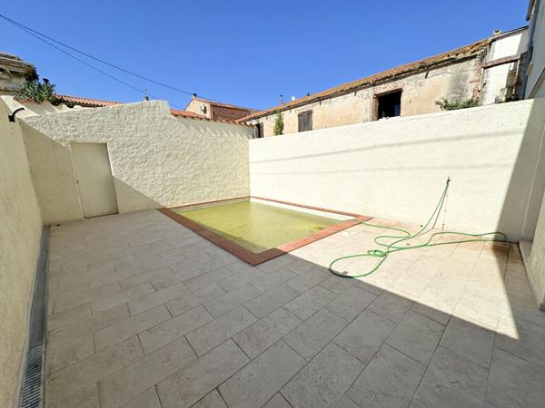 THUIR - Maison rénovée 8 pièces 193 m² - jardin, piscine et garage