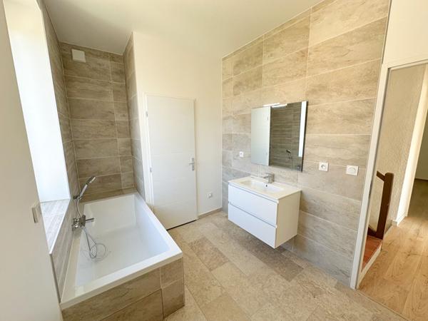 THUIR - Maison rénovée 8 pièces 193 m² - jardin, piscine et garage