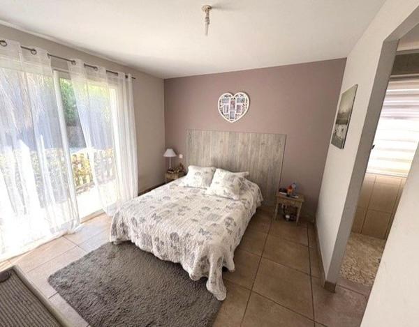 Superbe villa 4 faces – Plain pied – 117 m² – Terrain arboré 852 m² – Saint Cyprien