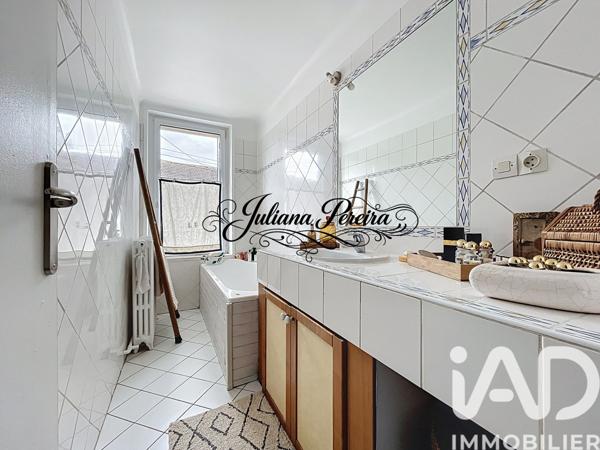 Maison à vendre 9 pièces 177 m² Mézières-sur-Seine
