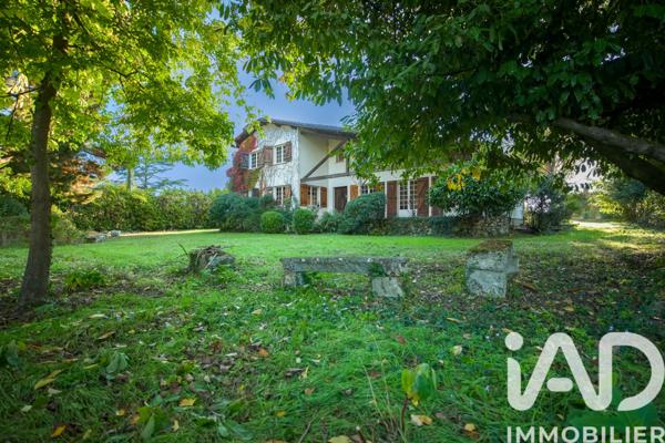 Maison à vendre 10 pièces 251 m² Les Billaux