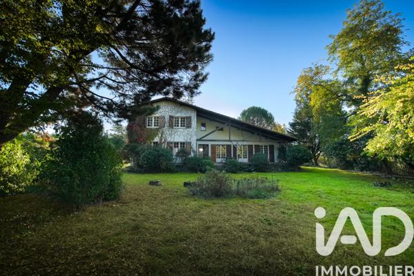 Maison à vendre 10 pièces 251 m² Les Billaux