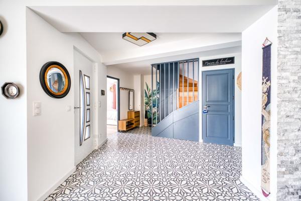 Maison familiale avec piscine et studio indépendant