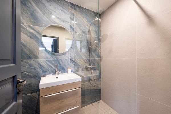 Maison familiale avec piscine et studio indépendant