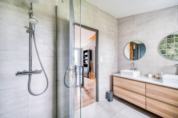 Maison familiale avec piscine et studio indépendant