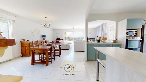 Millas Villa plain pied 4 faces 3 chambres piscine  garage + carport quartier calme