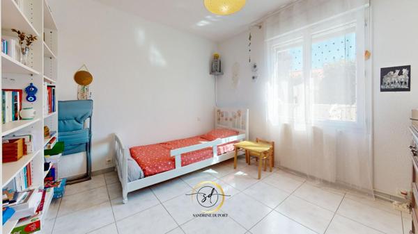 Millas Villa plain pied 4 faces 3 chambres piscine  garage + carport quartier calme