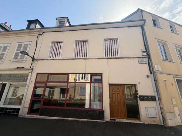 Location                                                      Local commercial
                        
                     2 pièces                      28 m2                     à Chartres