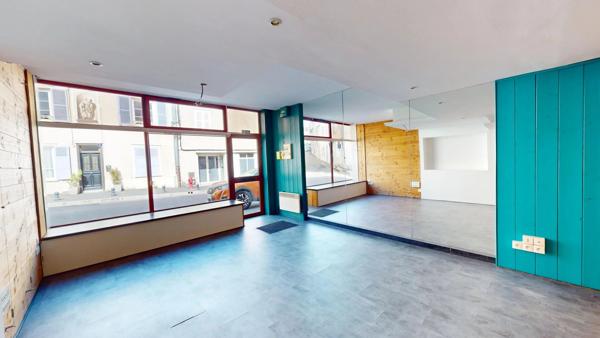 Location                                                      Local commercial
                        
                     2 pièces                      28 m2                     à Chartres