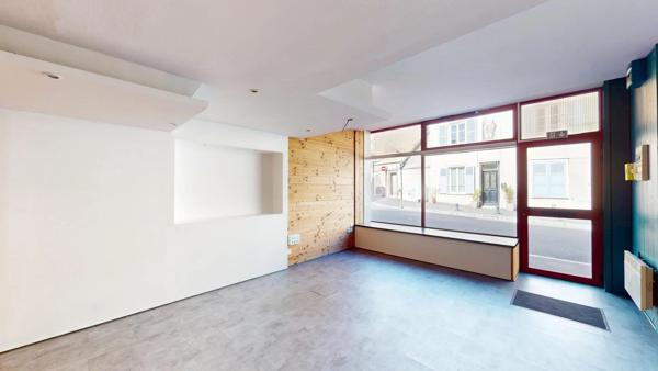 Location                                                      Local commercial
                        
                     2 pièces                      28 m2                     à Chartres