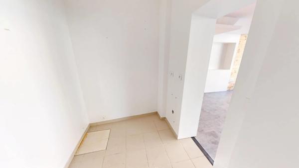 Location                                                      Local commercial
                        
                     2 pièces                      28 m2                     à Chartres
