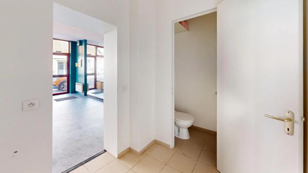 Location                                                      Local commercial
                        
                     2 pièces                      28 m2                     à Chartres