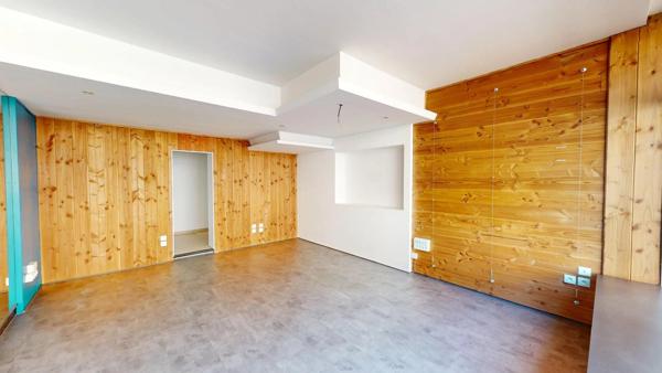 Location                                                      Local commercial
                        
                     2 pièces                      28 m2                     à Chartres