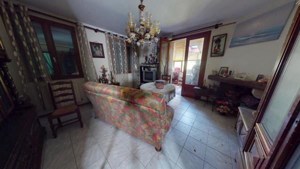 MAISON FAMILIALE DE CARACTÈRE À RÉNOVER – 220 m² ENV. – TERRAIN 1 082 m²