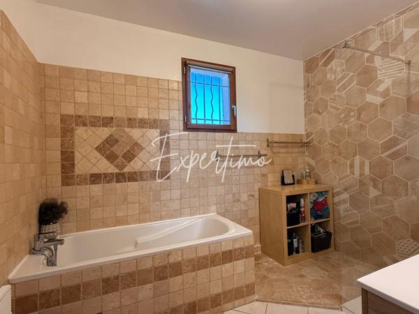 Villeneuve (04180) VILLENEUVE Maison de type 4 avec garage et piscine