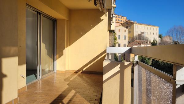 Appartement Grasse 2 pièces 33 m2 avec terrasse, parking privatif