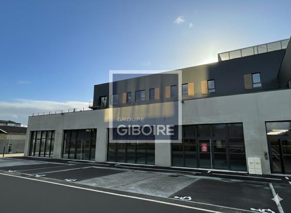 Local d'activites 765 m² à louer LA MEZIERE (réf : 35.6938)