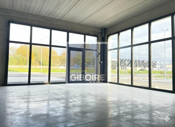 Local d'activites 765 m² à louer LA MEZIERE (réf : 35.6938)