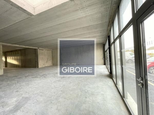 Local d'activites 765 m² à louer LA MEZIERE (réf : 35.6938)