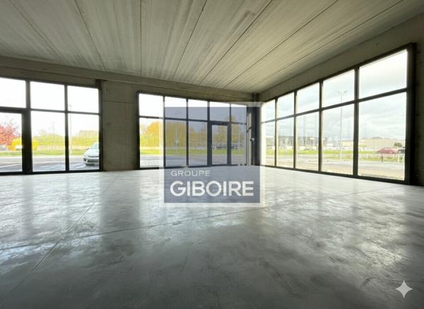 Local d'activites 765 m² à louer LA MEZIERE (réf : 35.6938)