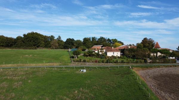 Maison en pierre rénovée – Belle vue sur la campagne