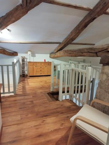 Maison en pierre rénovée – Belle vue sur la campagne