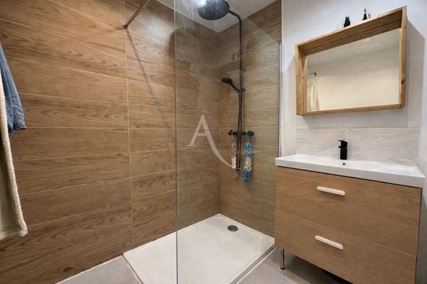 APPARTEMENT TYPE 2 RENOVE EN REZ-DE-CHAUSSÉE A RIANS