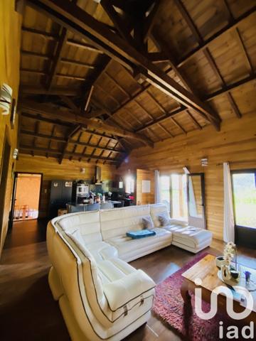 Châlet 5 pièces de 130 m² à La Plaine-des-Palmistes (97431)