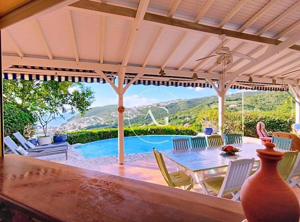 Villa T5 – Piscine, jardin, vue mer – Case-Pilote