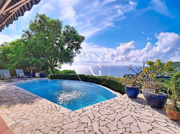 Villa T5 – Piscine, jardin, vue mer – Case-Pilote
