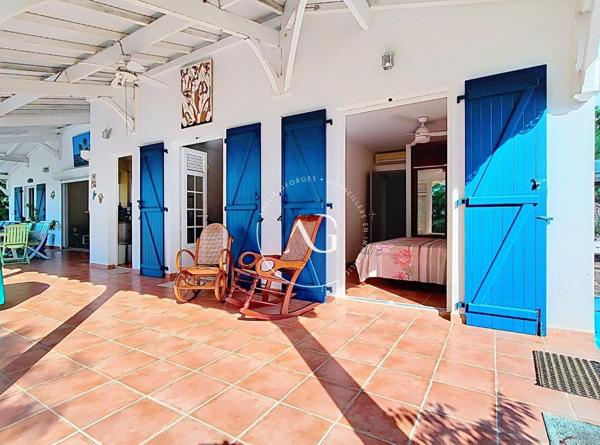 Villa T5 – Piscine, jardin, vue mer – Case-Pilote